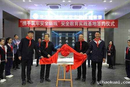 签约照片2.jpg